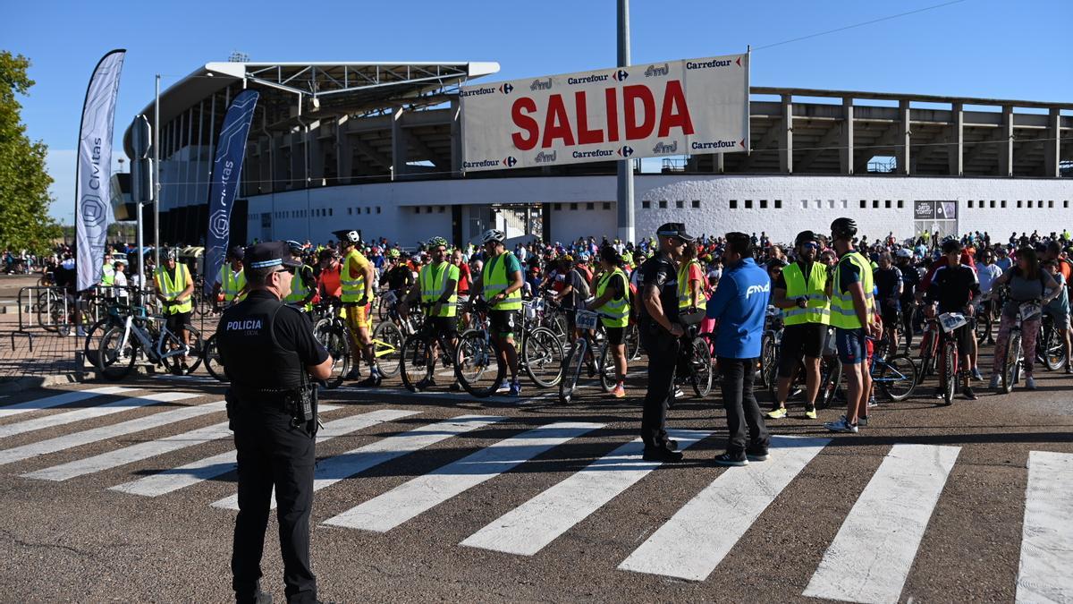 Policías locales en el Día de la Bicicleta.