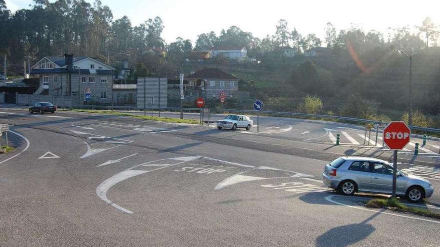 El cruce de la N-550 en el Alto de Os Valos, donde se propone la construcción de una rotonda. // Faro