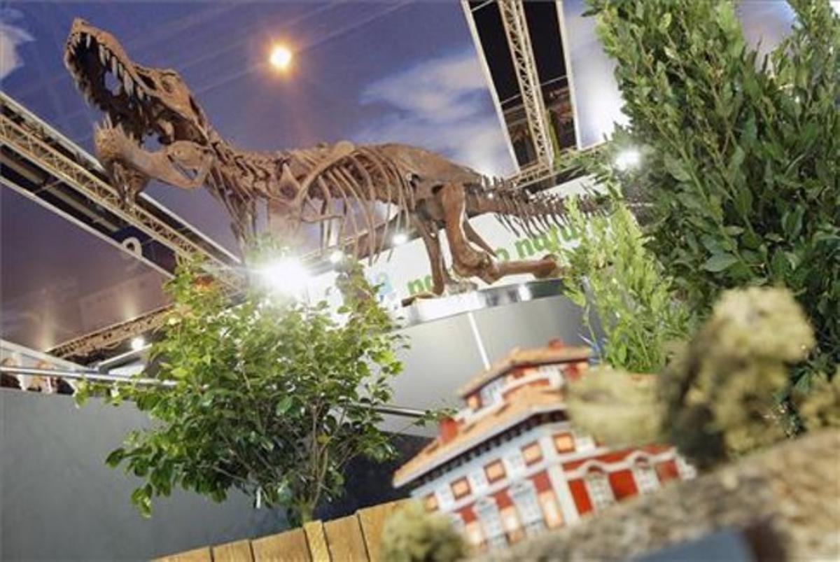 Reproducció d’un esquelet de ’T. rex’ instal·lat al pavelló d’Astúries, a Fitur, el 2004. Reproducció d’un esquelet de ’T. rex’ instal·lat al pavelló d’Astúries, a Fitur, el 2004.