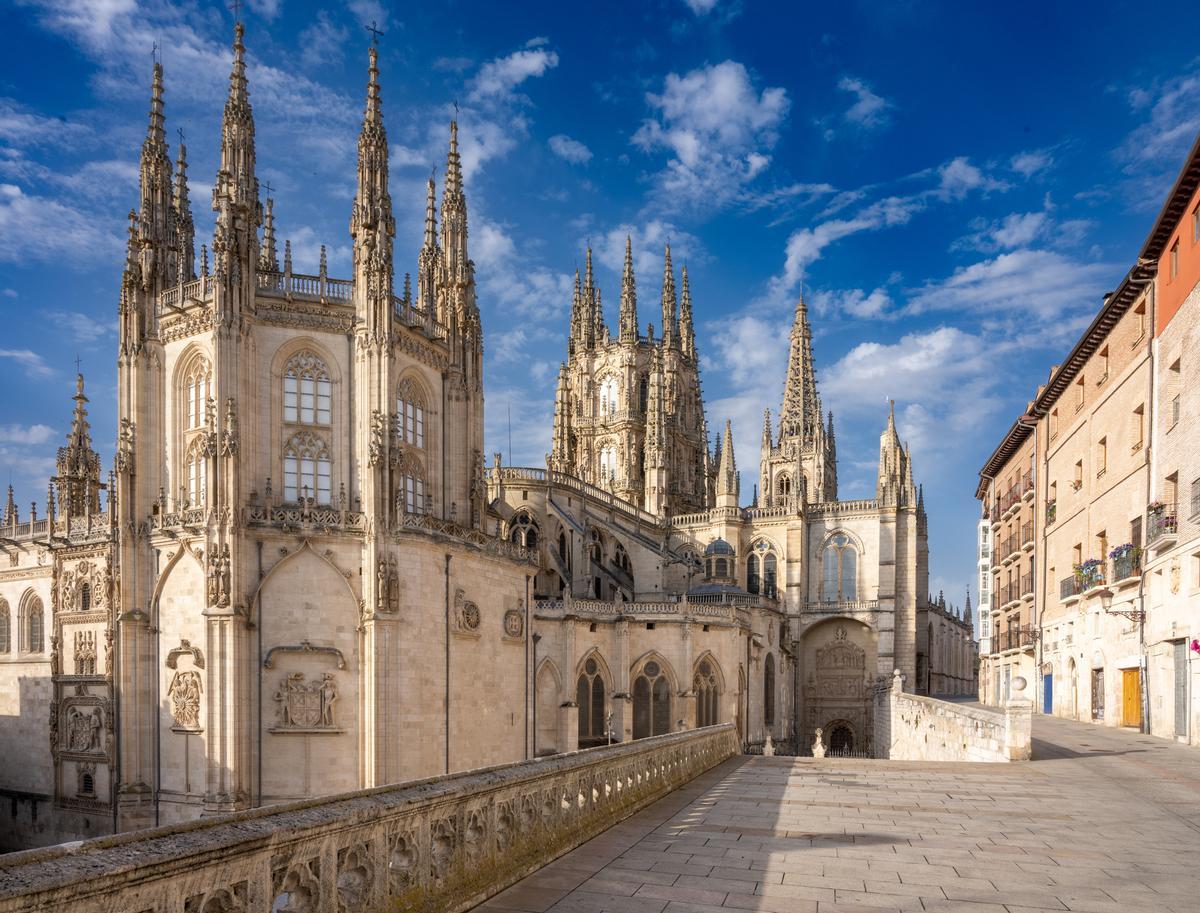 La Catedral de Burgos vista desde un lateral.