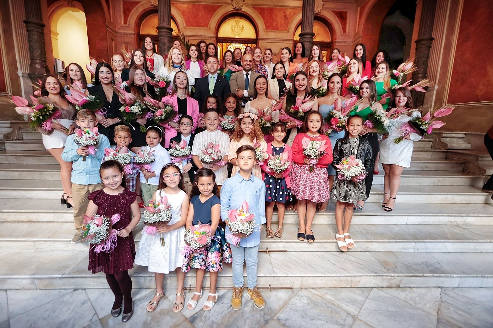 Recepción del alcalde a las candidatas a reina de las Fiestas de Mayo de Santa Cruz