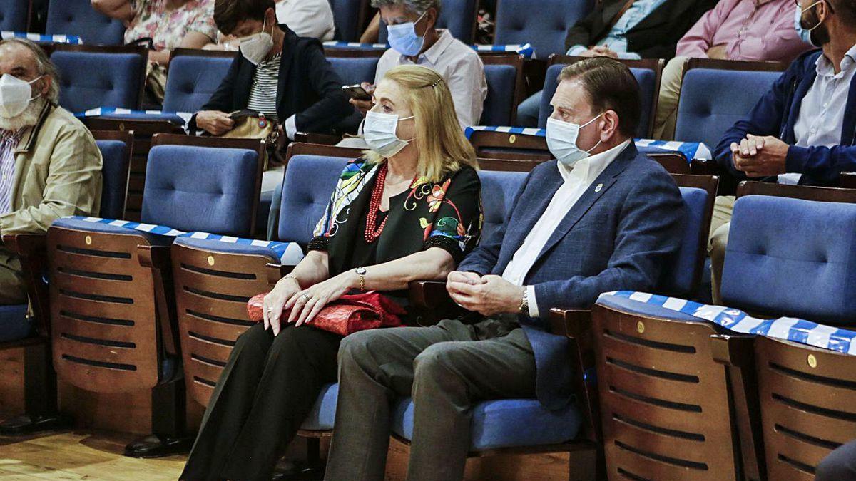 Alfredo Canteli y su esposa, Marta Suárez, en la sala de cámara del Auditorio.