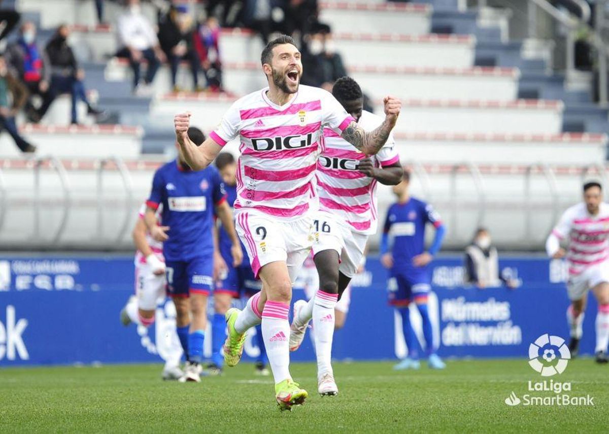 Borja Bastón celebra su gol en Lezama ante el Amorebieta
