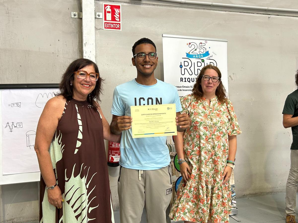 EN IMÁGENES: El pionero taller de Riquirraque en Castrillón celebra su primera promoción de graduados