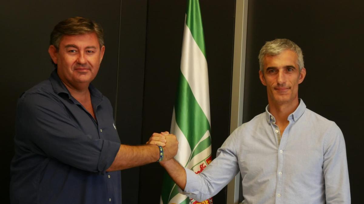 Javier González Calvo, presidente del Córdoba CF, con el doctor Bretones en El Arcángel.