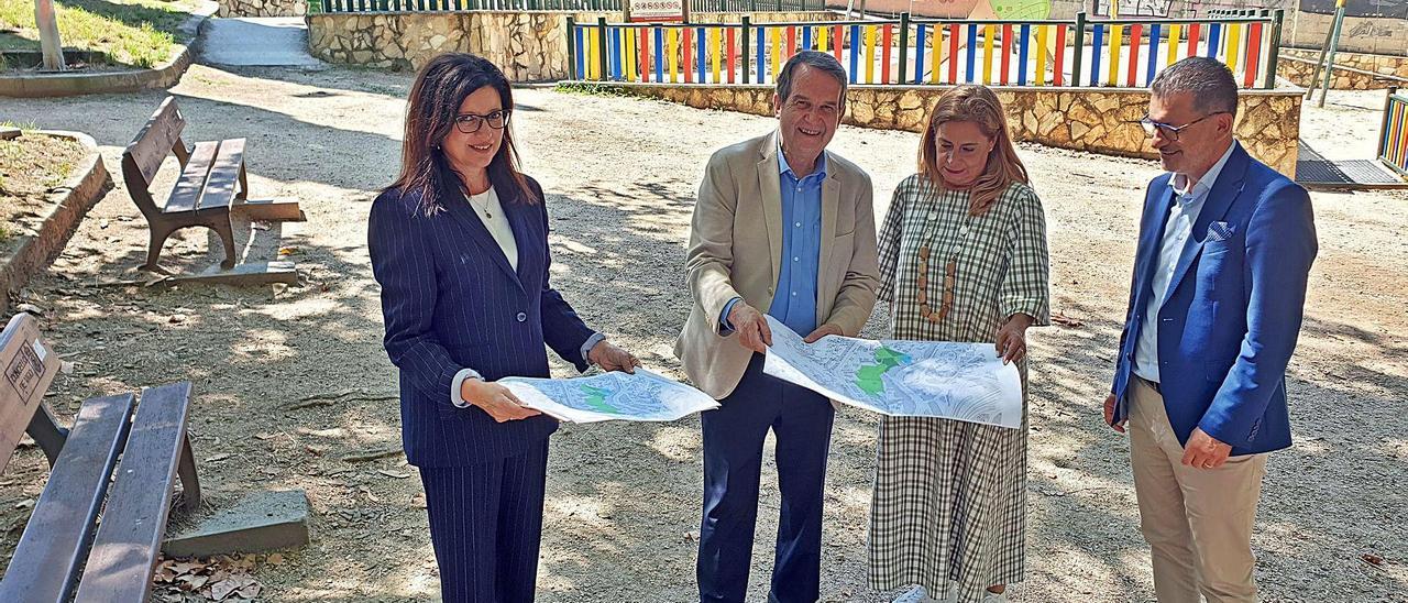 María José Caride, Caballero, Carmela Silva y Ángel Rivas, ayer, en la zona.