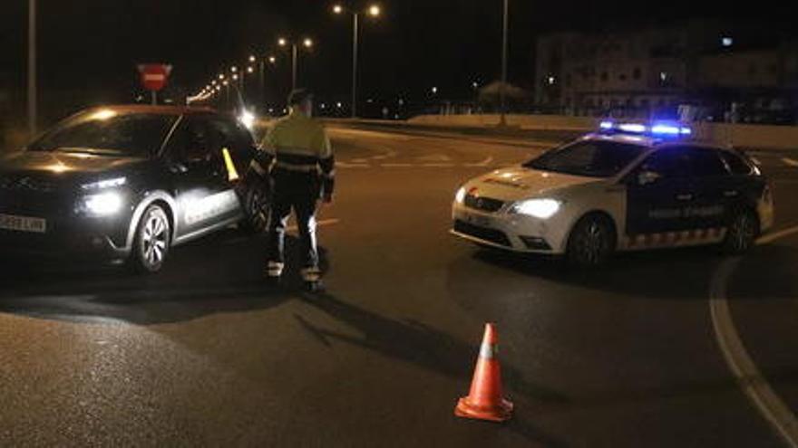 Control dels Mossos d&#039;Esquadra  a Tarragona per garantir  el toc de queda