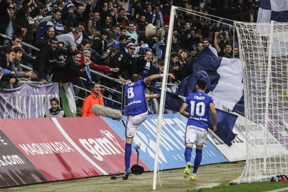 El partido entre el Real Oviedo y el Levante, en imágenes