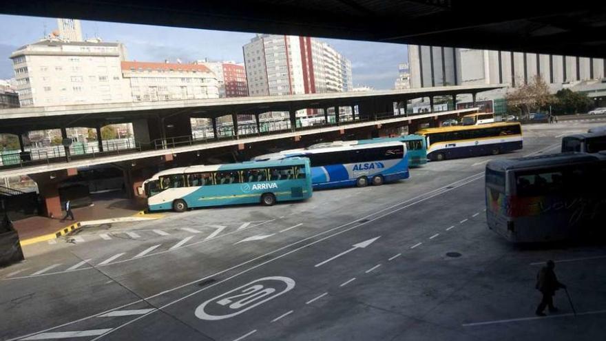 Dársenas de la estación de autobuses, el año pasado, tras las mejoras.