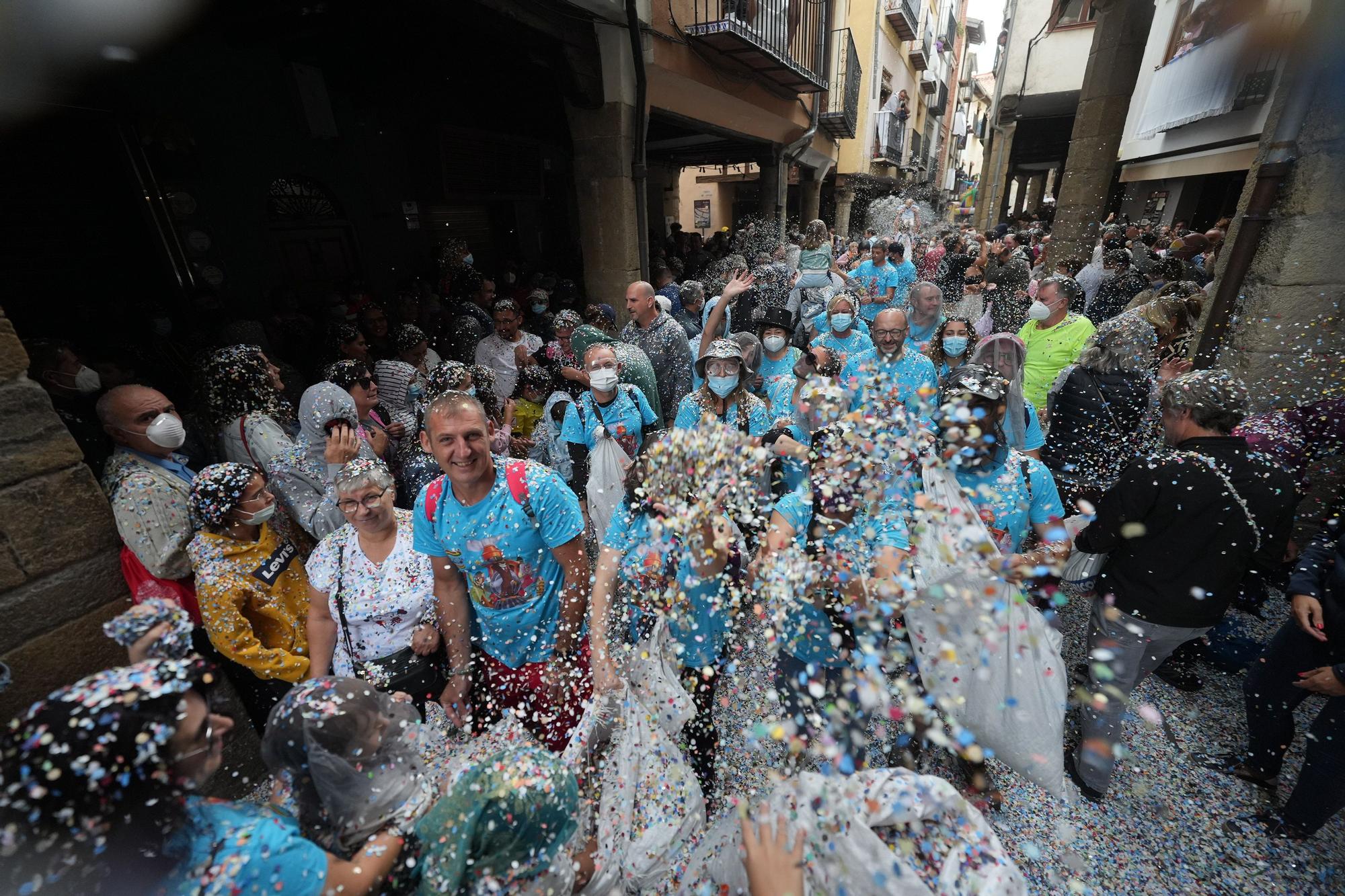 Búscate en el desfile de carrozas y disfraces de l'Anunci de Morella