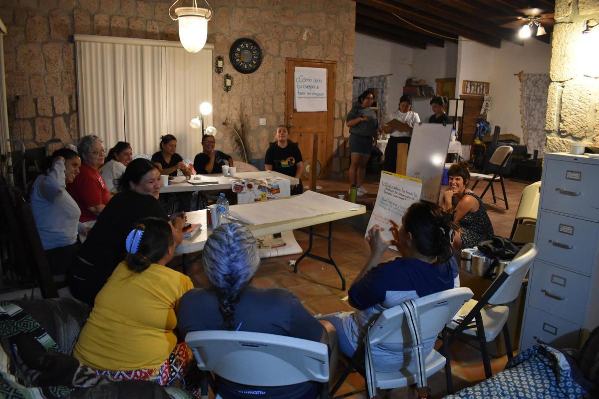 Taller de cartografías comunitarias costeras en Bahía de los Ángeles, en Baja California
