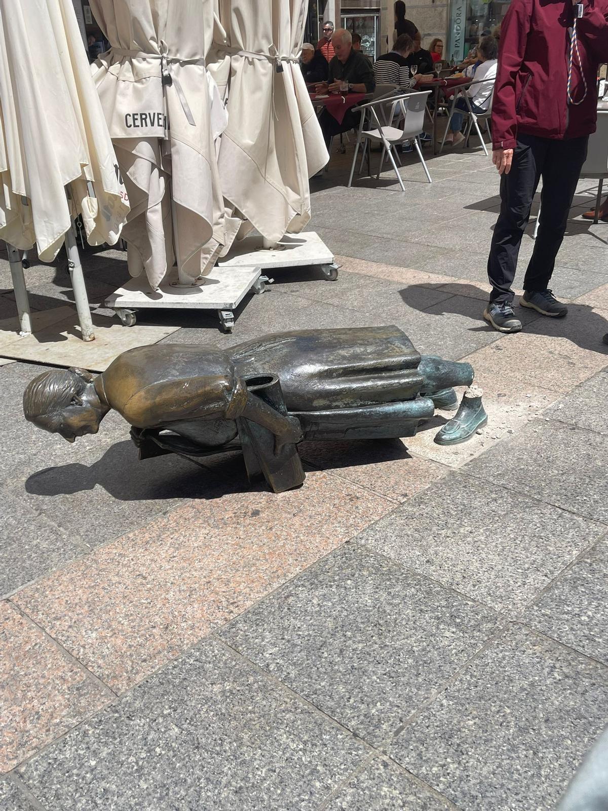 La estatua de Leoncia, golpeada por un camión