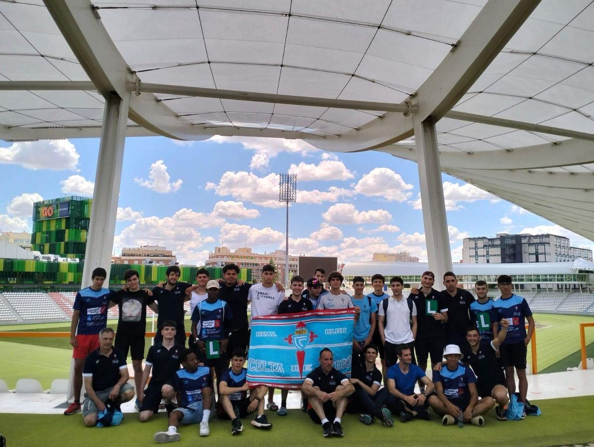 Equipo masculino del Celta Atletismo tras el triunfo en el estadio de Vallehermoso