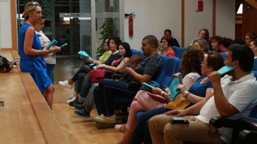 Imagen de la reunión celebrada ayer en el consistorio estradense. // Bernabé/Cris M.V.