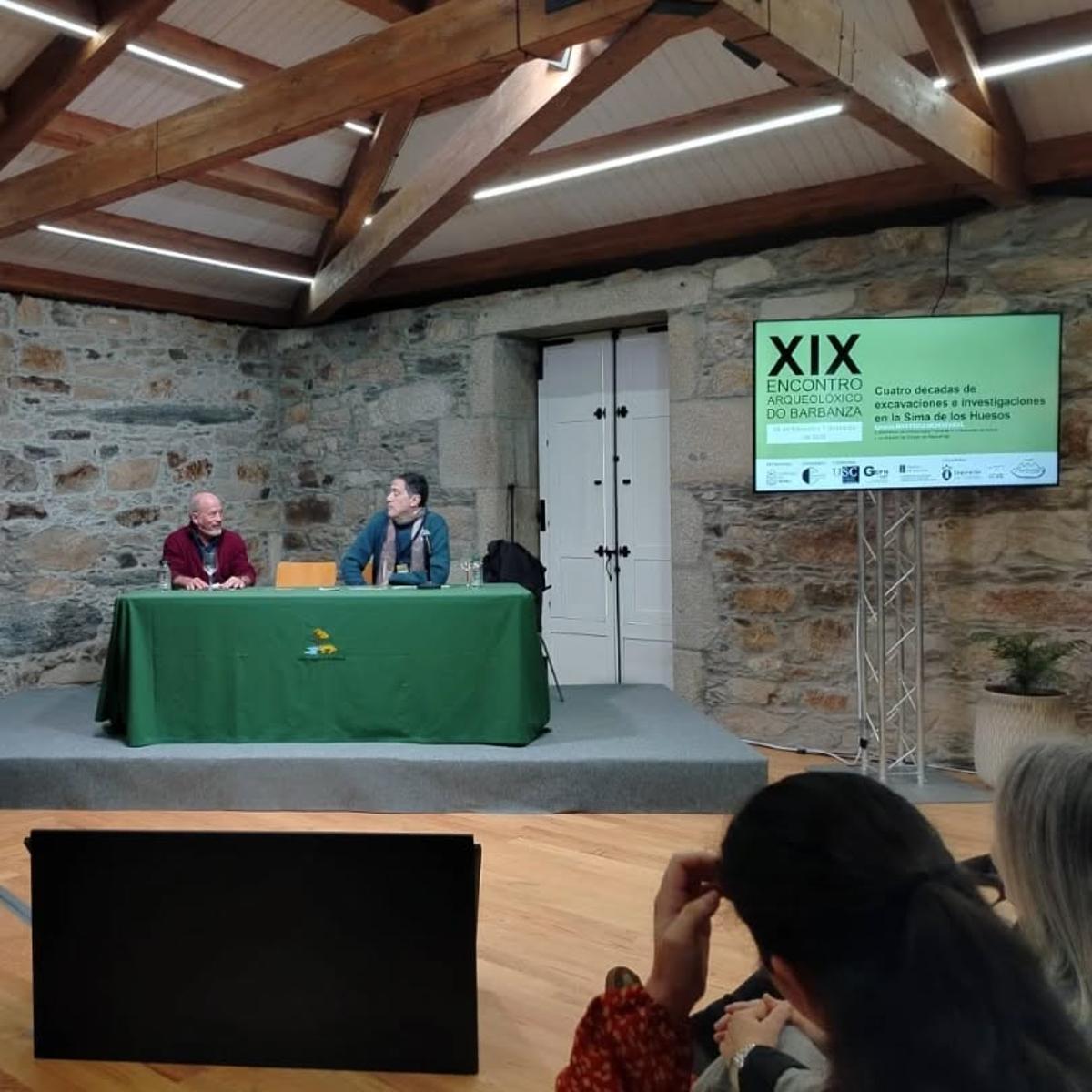 Mendizábal, esquerda, e Víctor Fábregas.