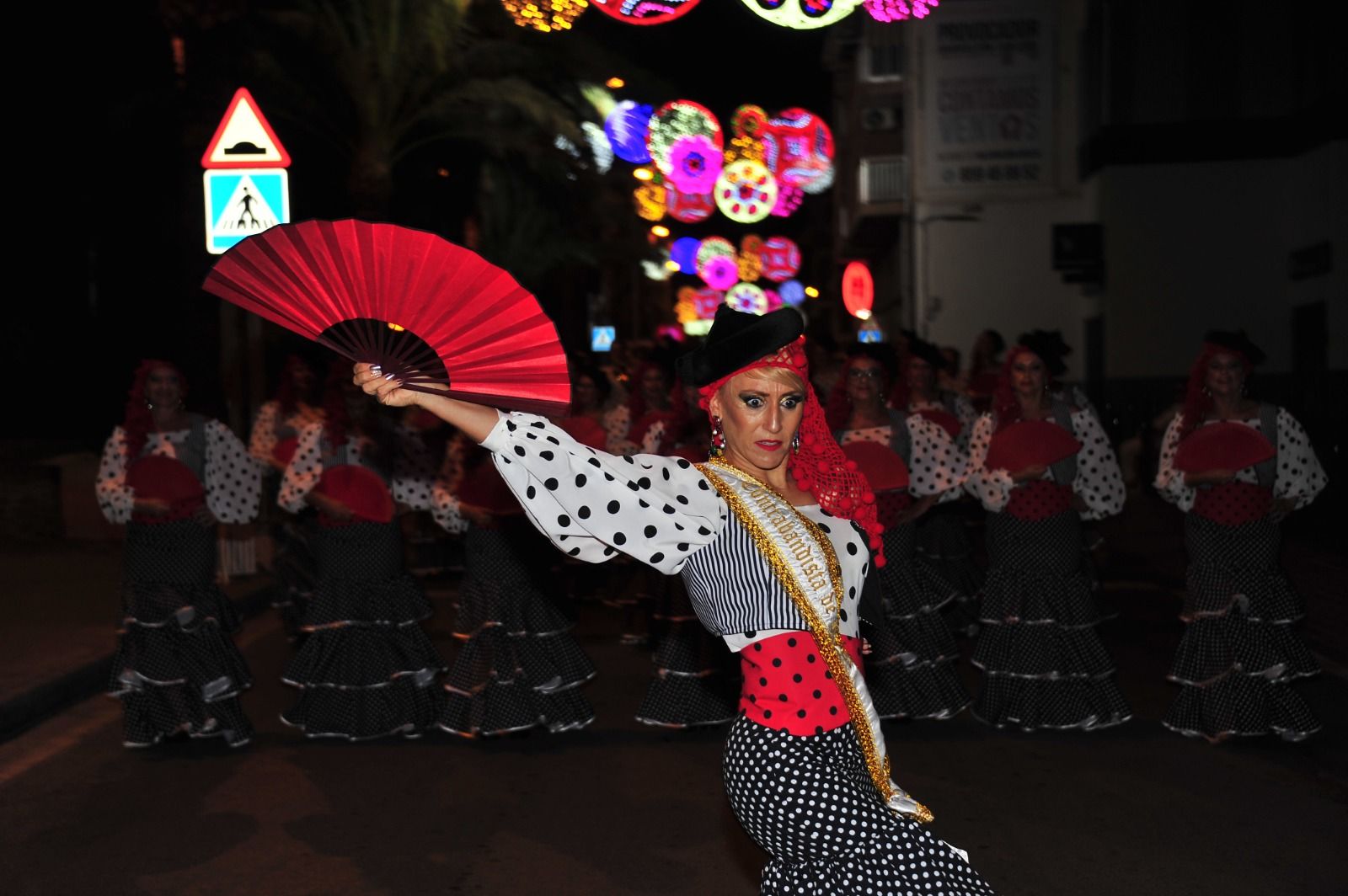 Fiestas de Santa Pola: Una Entrada que pone buena cara al mal tiempo