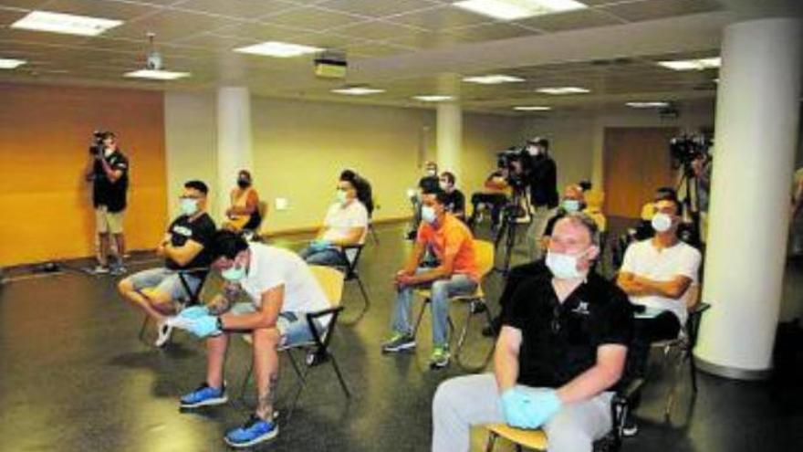 Los seis procesados, durante el juicio celebrado en Arrecife.