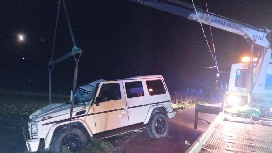 Herida grave tras salirse de la carretera y estamparse contra un poste de hormigón en Ibiza