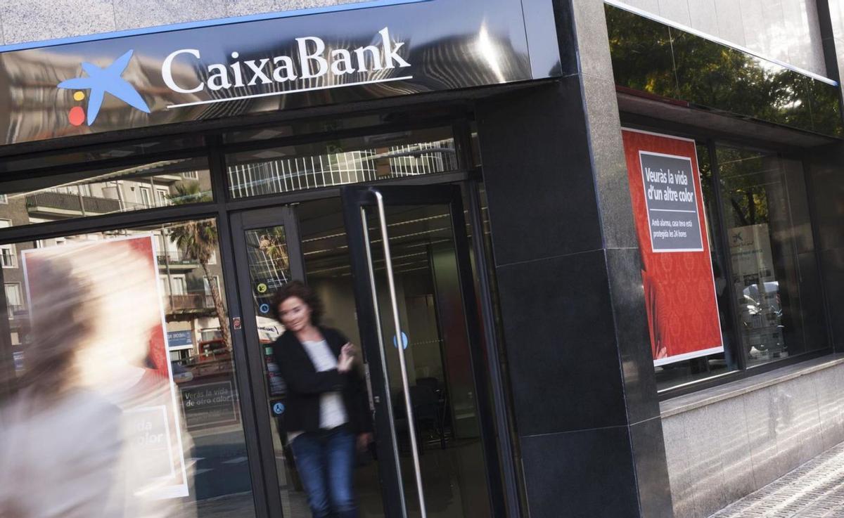 CaixaBank crea una cartera de serveis per a gent de més de 65 CaixaBank crea una cartera de serveis per a gent de més de 65