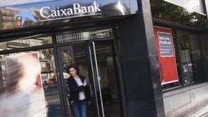 CaixaBank crea una cartera de serveis per a gent de més de 65