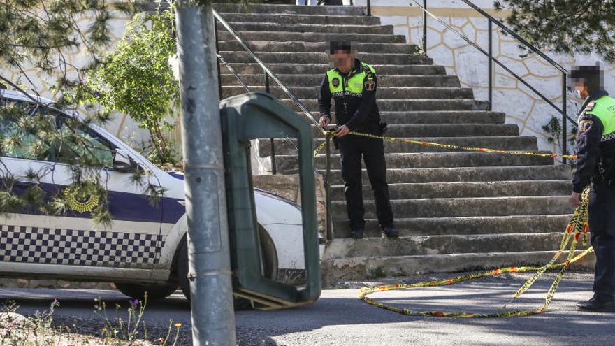 Policías locales de Callosa de Segura durante un servicio