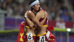 ¿Per què la Xina ha censurat una foto de dues atletes abraçant-se?
