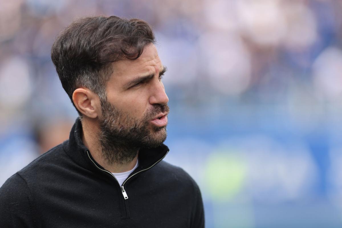 Como’s Como 1907's head coach Cesc Fabregas in action during the Serie A Enilive 2024/2025 soccer match between Como and Genoa at the Giuseppe Sinigaglia stadium in Como, north Italy - Sunday April 27 2025 Sport - Soccer. (Photo by Antonio Saia/LaPresse)