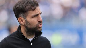 Como’s Como 1907s head coach Cesc Fabregas in action during the Serie A Enilive 2024/2025 soccer match between Como and Genoa at the Giuseppe Sinigaglia stadium in Como, north Italy - Sunday April 27 2025 Sport - Soccer. (Photo by Antonio Saia/LaPresse)