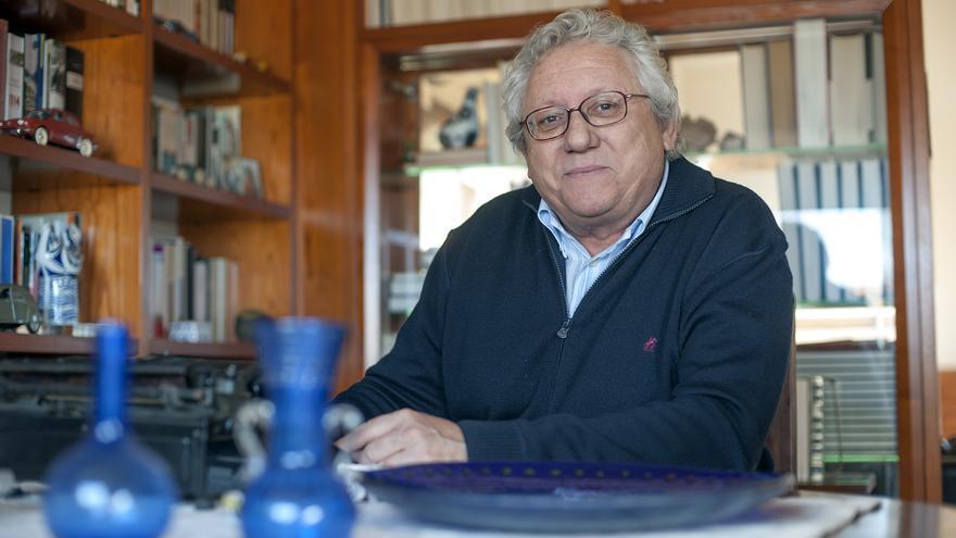 Morre aos 71 anos o escritor vigués Alfonso Álvarez Cáccamo