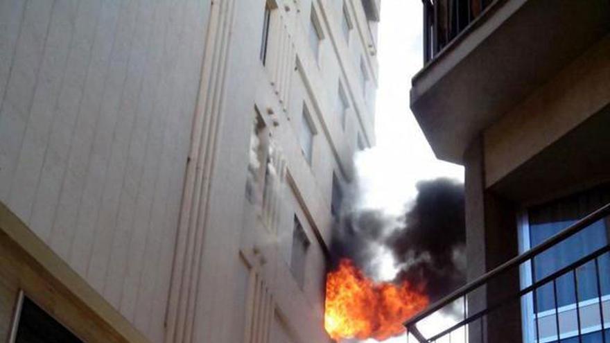 El fuego ha producido en el segundo piso del edificio.