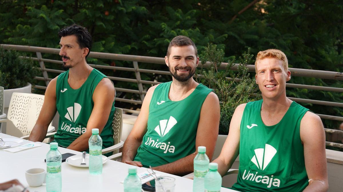 Nihad Djedovic, David Kravish y Alberto Díaz, juntos en el Hospital Quirónsalud Málaga.