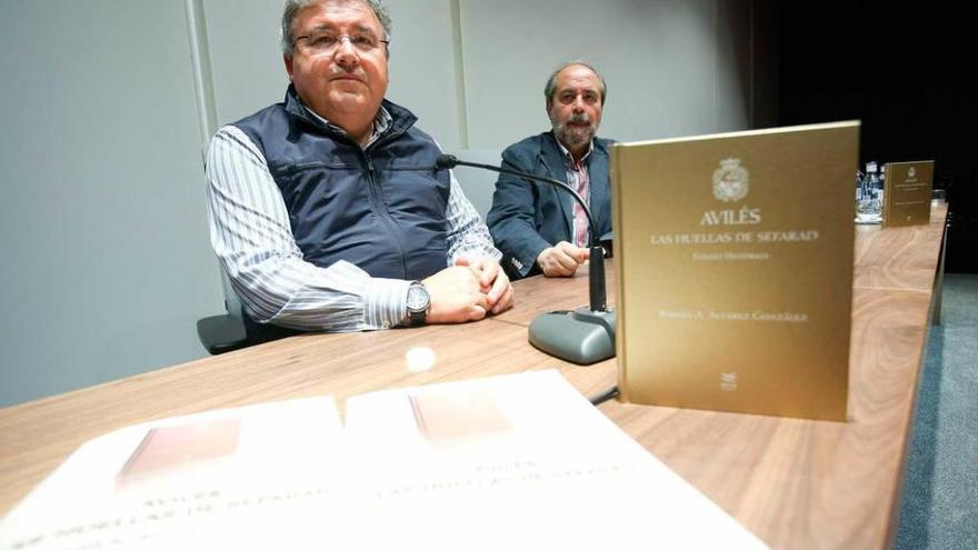 Román Álvarez, en primer término, junto a Álvaro Ruiz de la Peña.