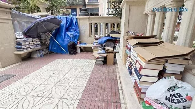 El banco de Doctor Gadea queda vacío tras la muerte de Max, el hombre sin hogar que vivía rodeado de libros