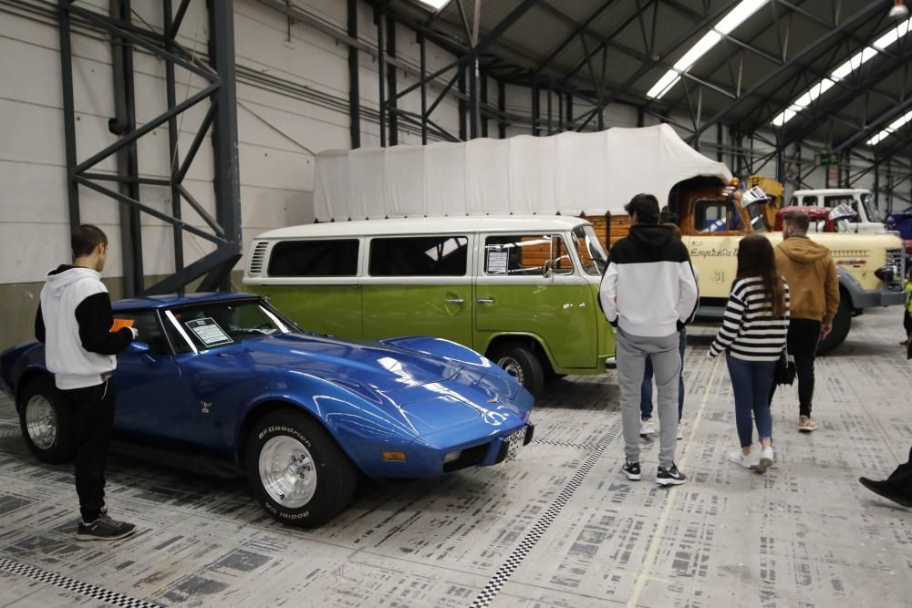 El coche del pasado llega a Vigo. // Alba Villar