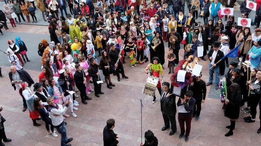 El acto organizado ayer por la plataforma de apoyo al Conservatorio.