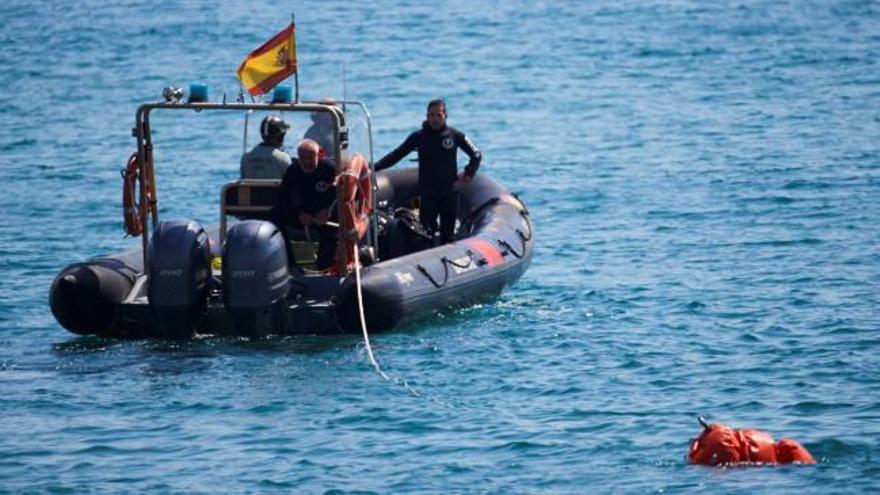 La Guardia Civil detona la bomba hallada en una playa en la Barceloneta