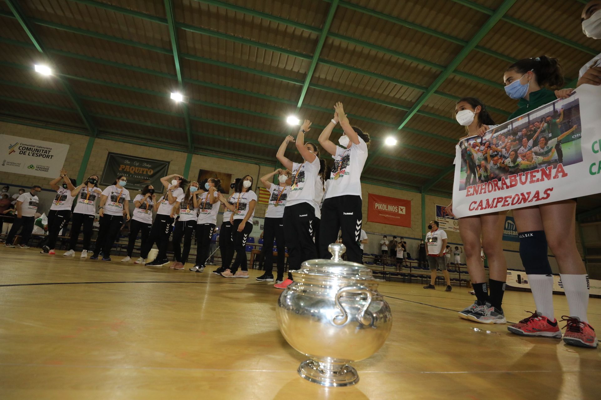 Recibimiento y celebración de las campeonas de la Copa de la Reina en su casa de Carrús