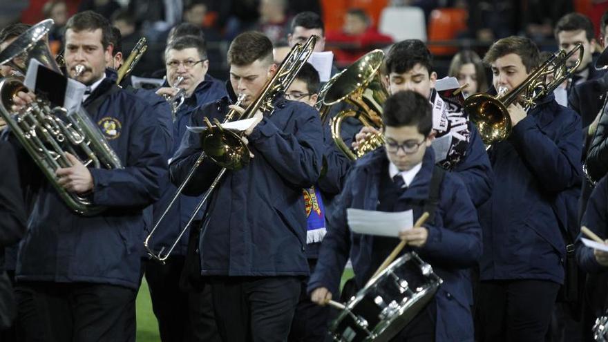 Llanera de Ranes interpreta &#039;Amics&#039; en el Derbi