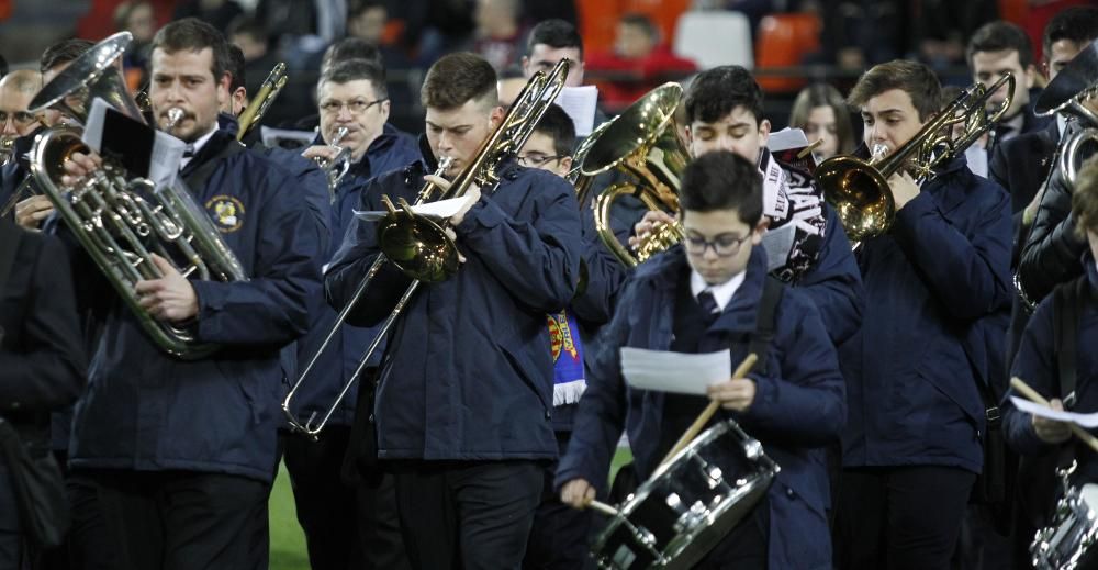 Llanera de Ranes interpreta ‘Amics’ en el Derbi