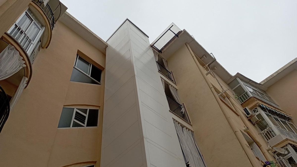 El ascensor exterior lo costearon a medias los vecinos y el IMV.