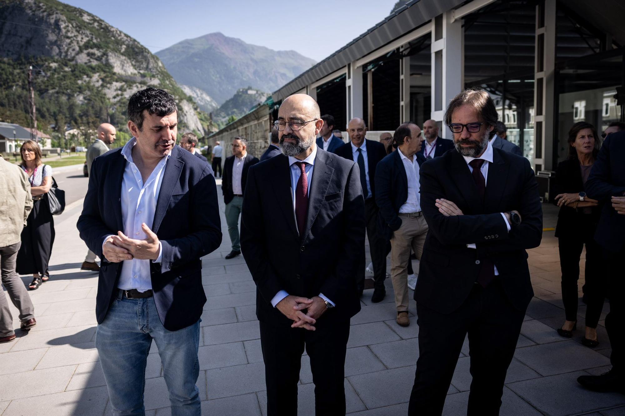 En imágenes | Así ha sido el viaje inaugural del Canfranero en su vuelta a la actividad tras las obras de remodelación de la línea