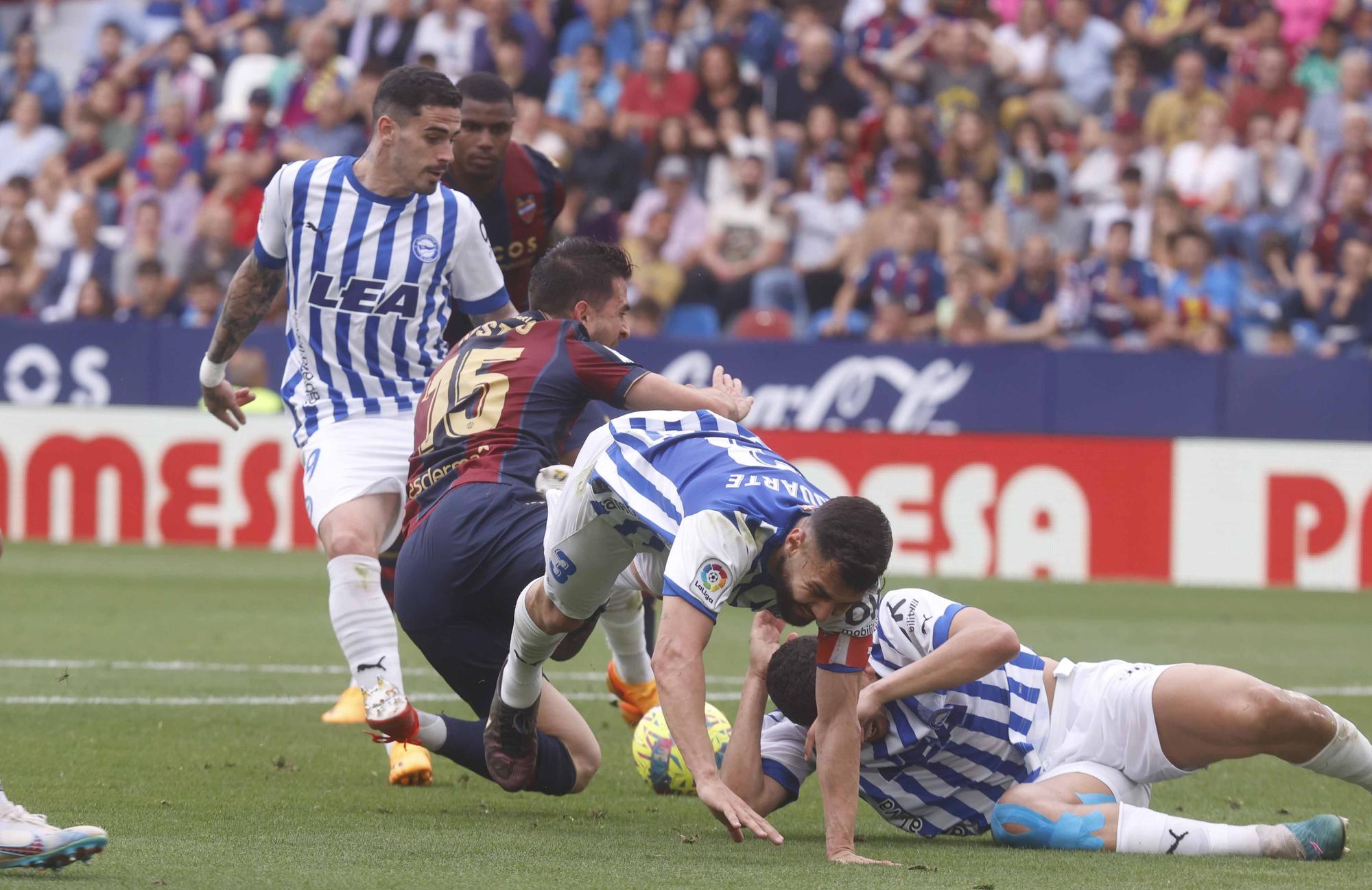 Las mejores imágenes del Levante UD - Deportivo Alavés