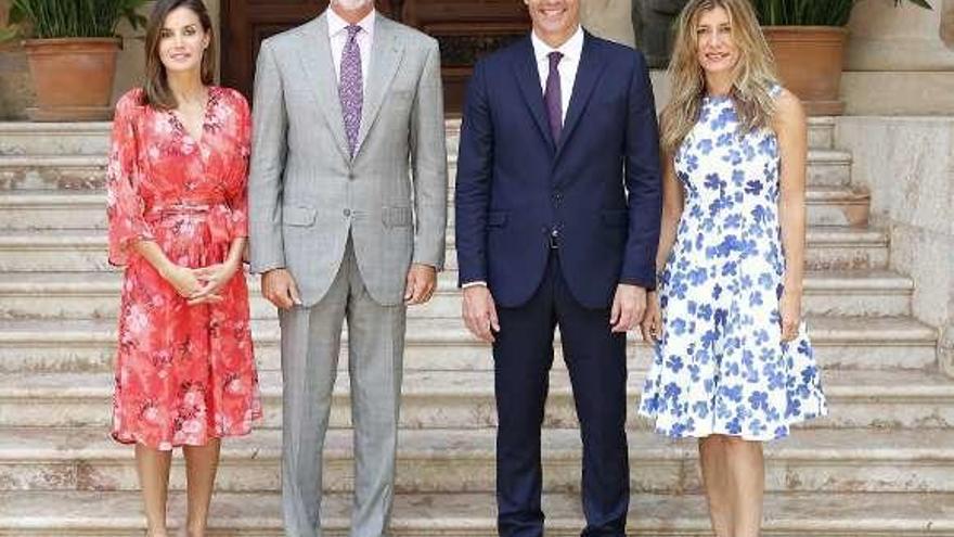 Pedro Sánchez y su mujer almorzaron con los Reyes en Mallorca.
