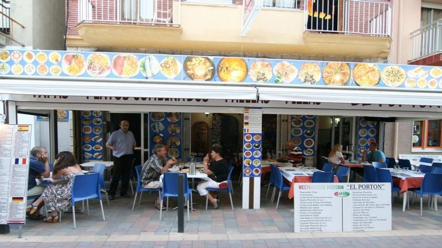 Exterior del restaurante El Portón.