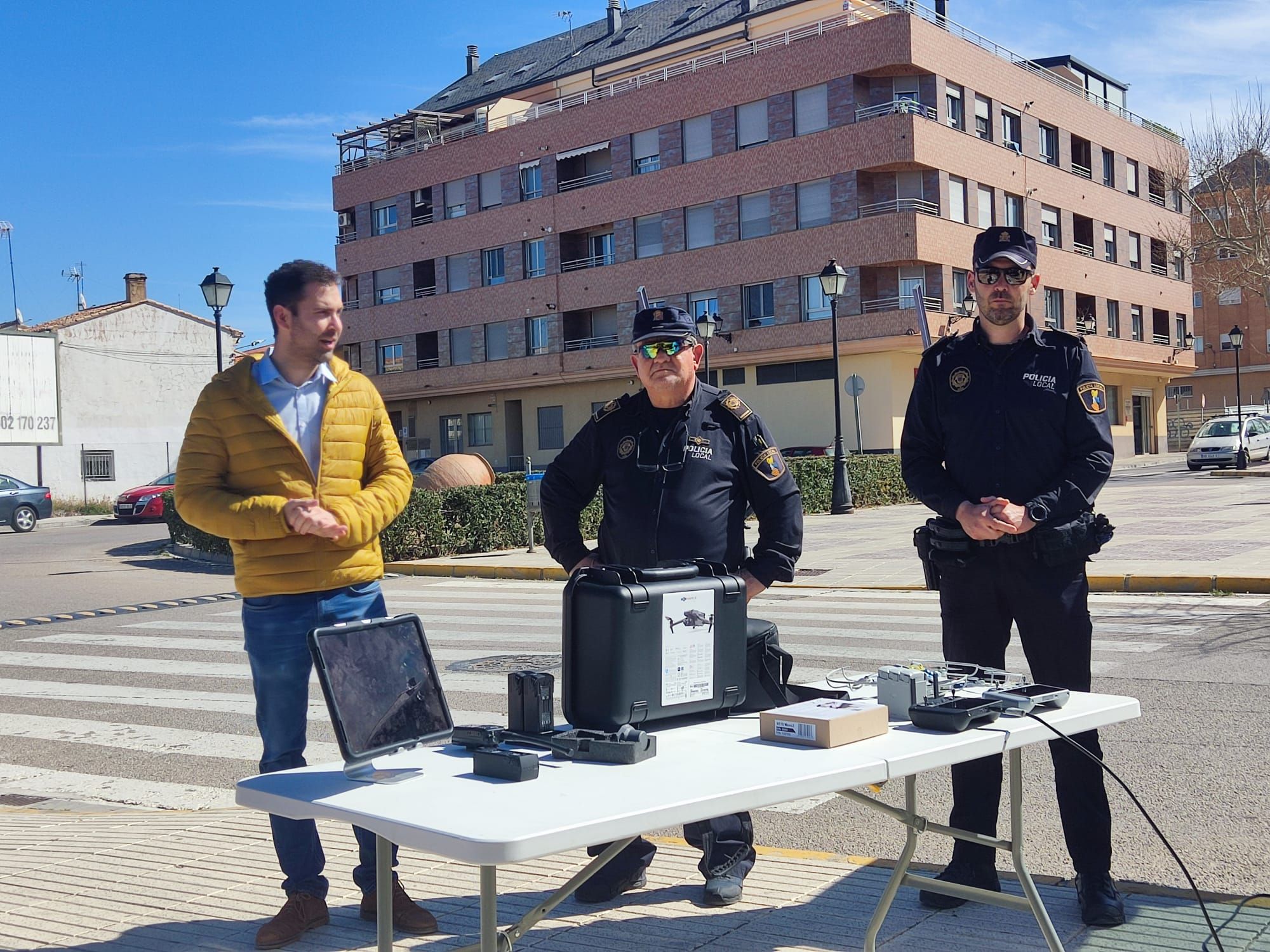 Requena incluye en su flota de la Policía Local dos drones para vigilancia