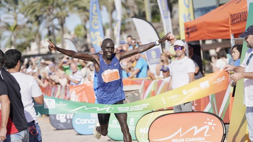 Eric Kering y Rebeca Ruiz-Díez reinan en la segunda edición de la Gran Canaria Maspalomas Maratón