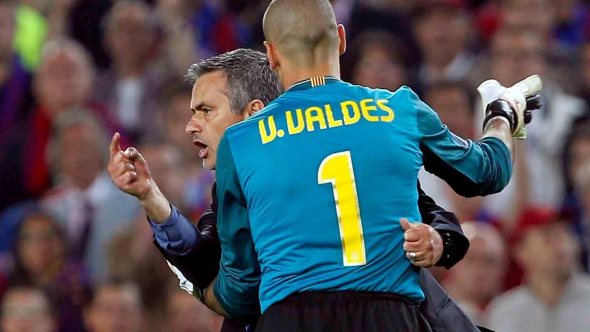 José Mourinho tuvo sus más y sus menos con Valdés aquella noche de 2010