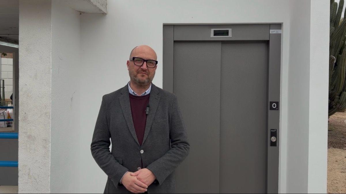 El concejal de Movilidad, José Francisco Muñoz, inauguró el ascensor este jueves.