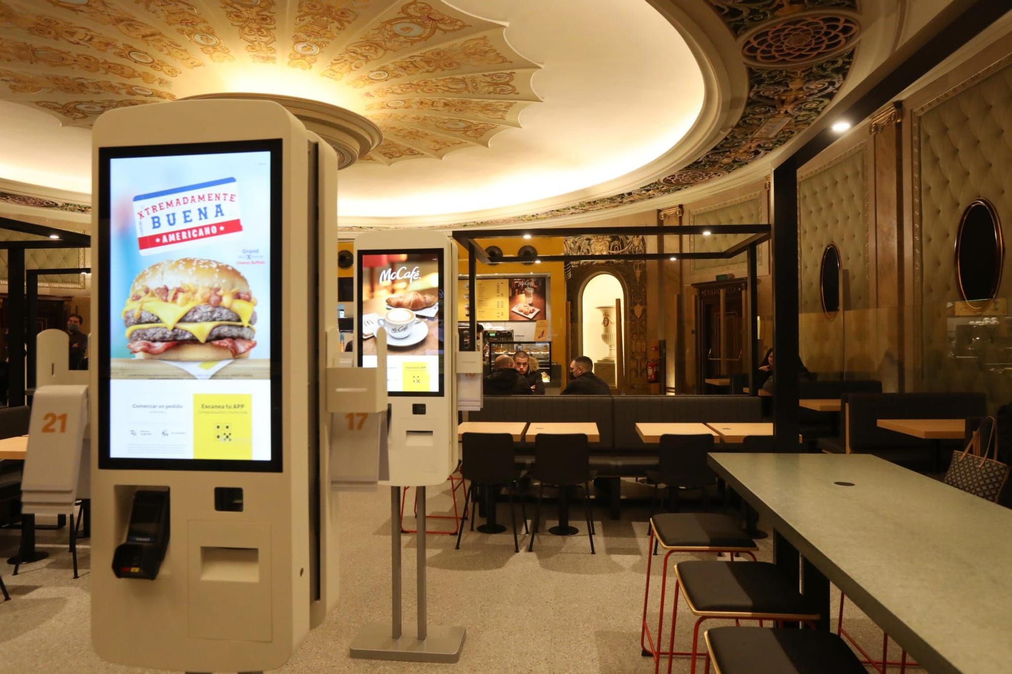FOTOGALERÍA | Inaugurado el McDonalds de los antiguos Cines Elíseos de Zaragoza