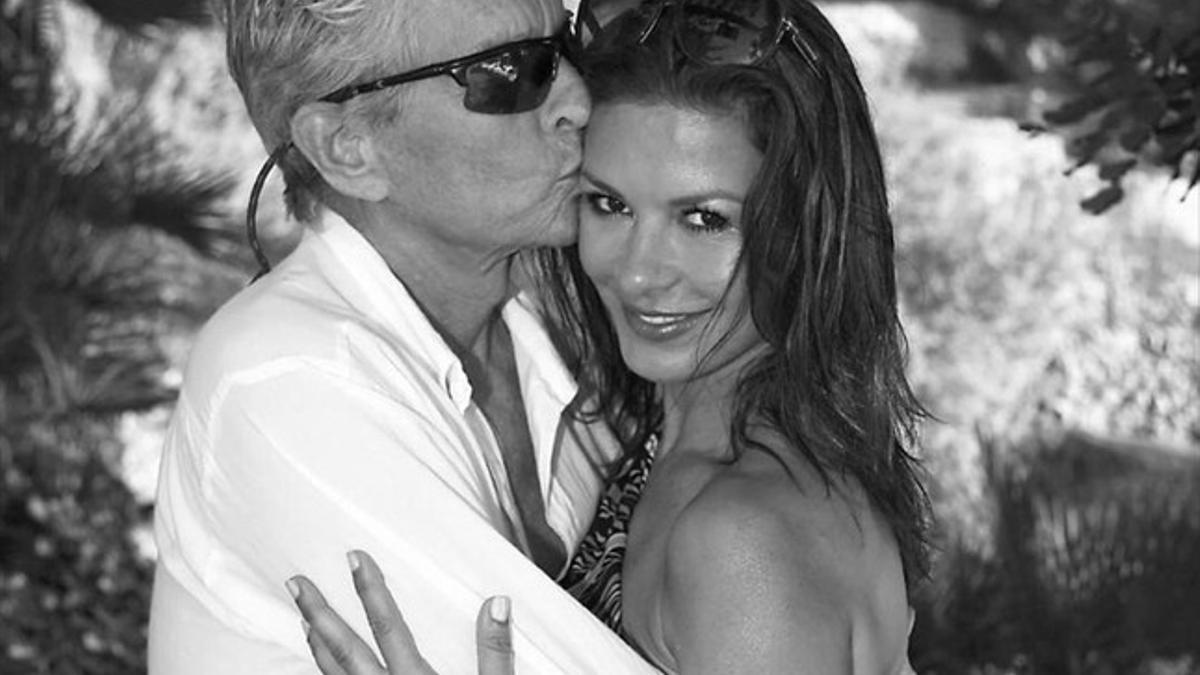 Catherine Zeta-Jones y Michael Douglas celebran 15 años de matrimonio.